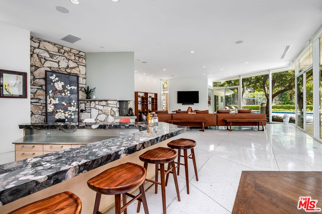 1010 N Rexford Dr