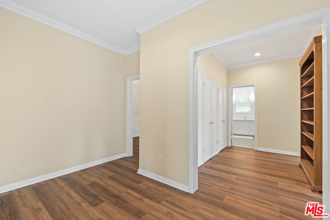 8724 Shoreham Dr Unit: B