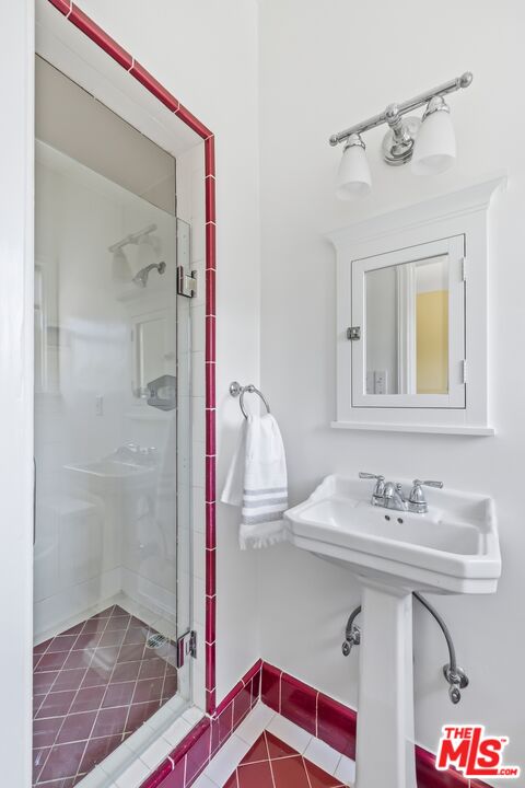 8724 Shoreham Dr Unit: B