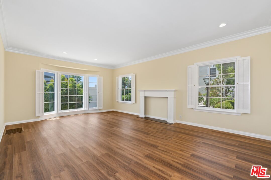 8724 Shoreham Dr Unit: B