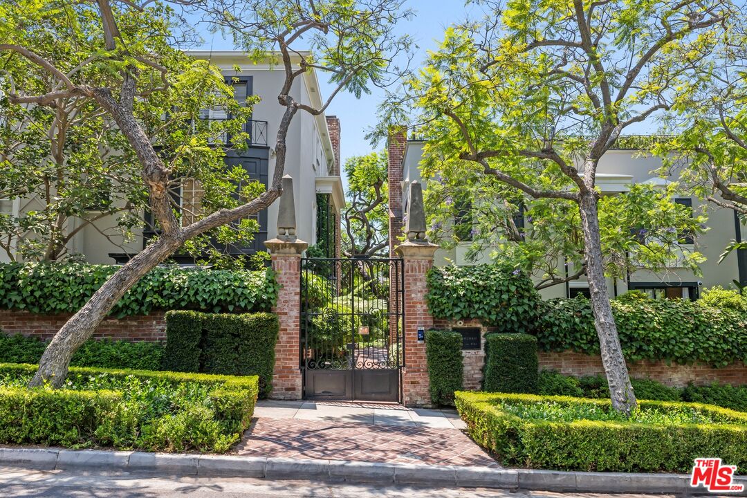 8724 Shoreham Dr Unit: B