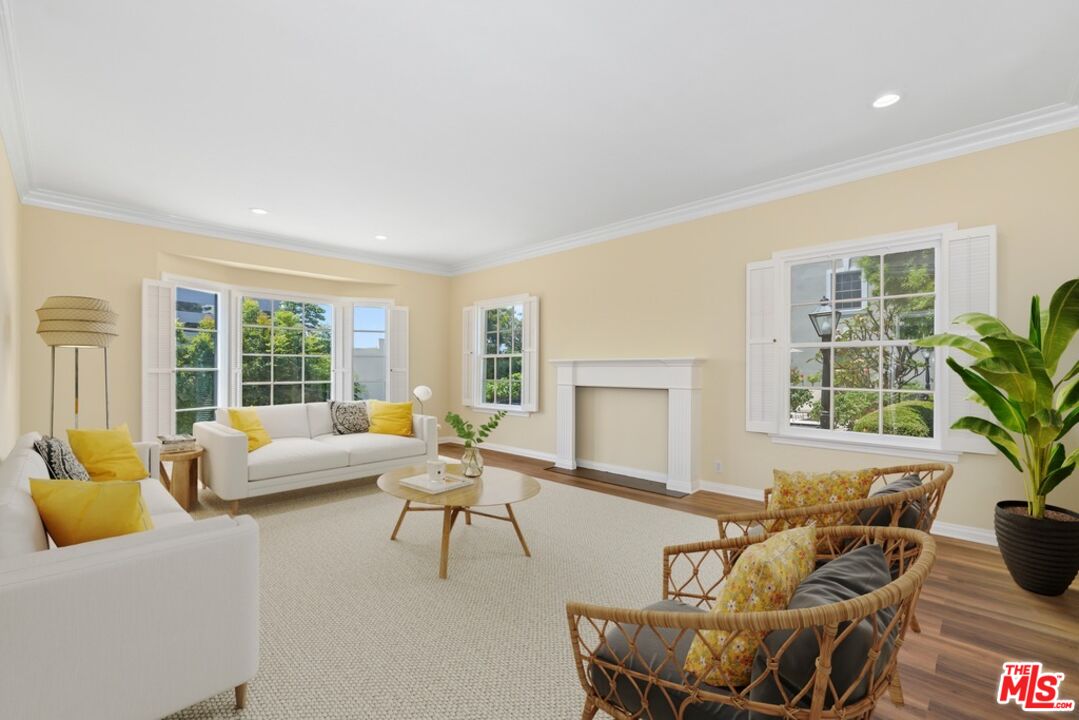 8724 Shoreham Dr Unit: B