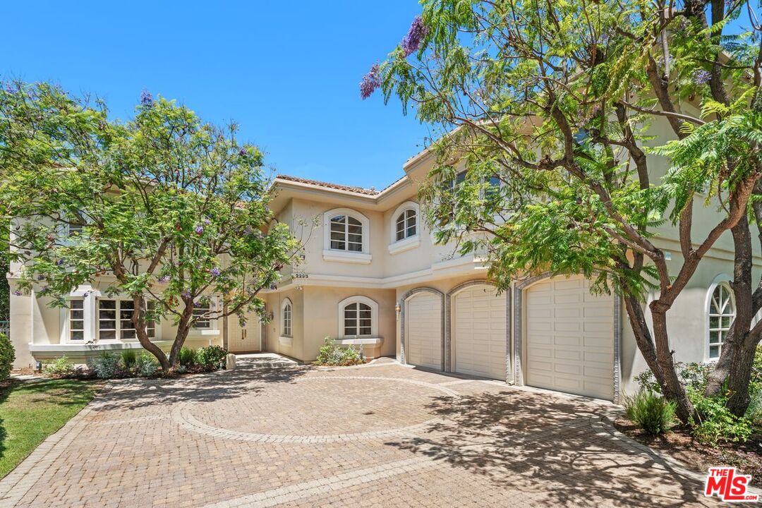 2293 Stratford Cir