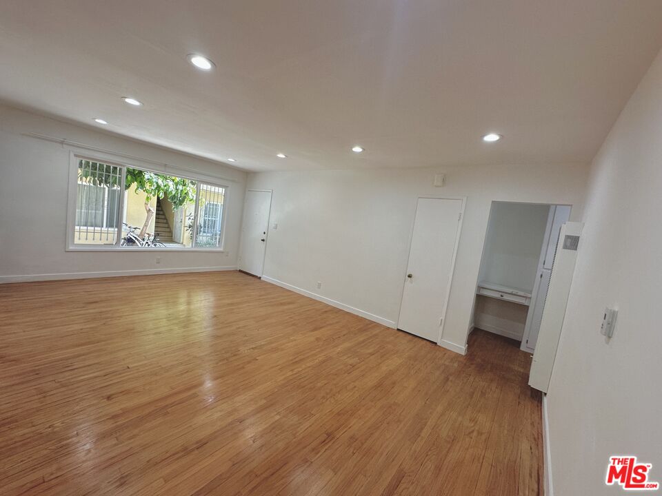 1108 S Sherbourne Dr Unit: 3