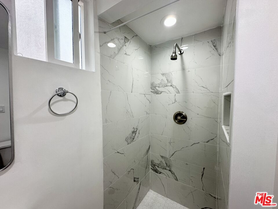 1108 S Sherbourne Dr Unit: 3