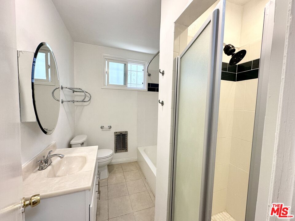 1108 S Sherbourne Dr Unit: 3