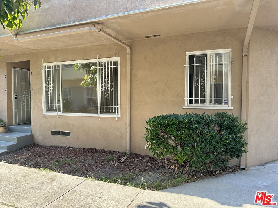 1108 S Sherbourne Dr Unit: 3