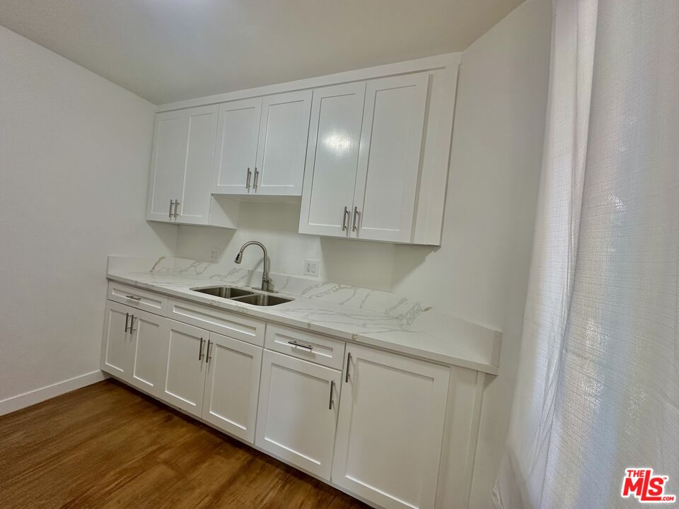 1108 S Sherbourne Dr Unit: 3