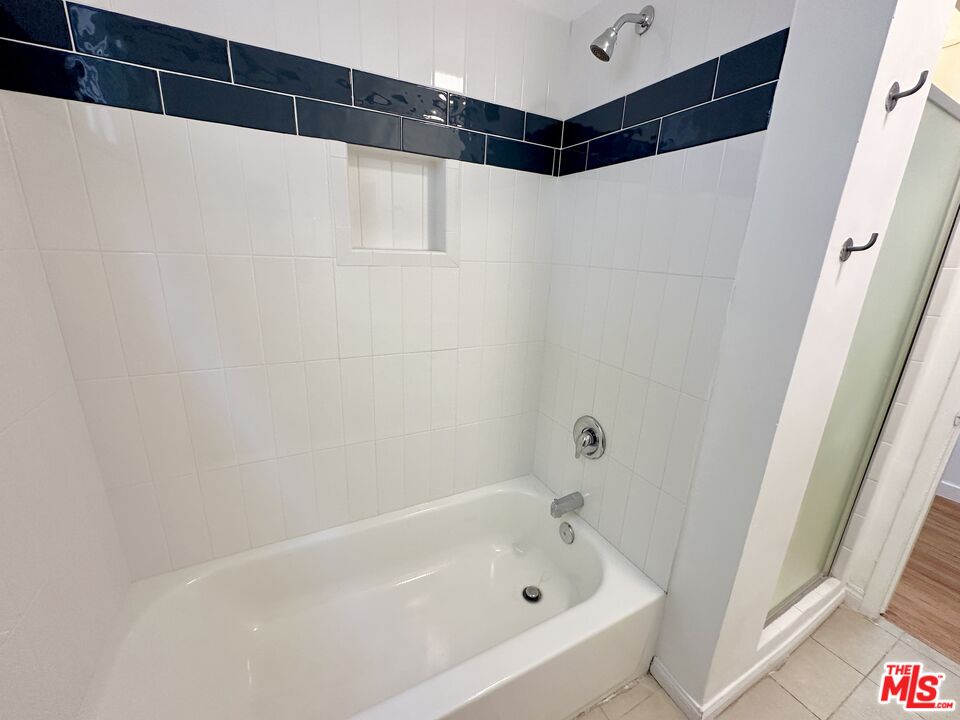 1108 S Sherbourne Dr Unit: 3