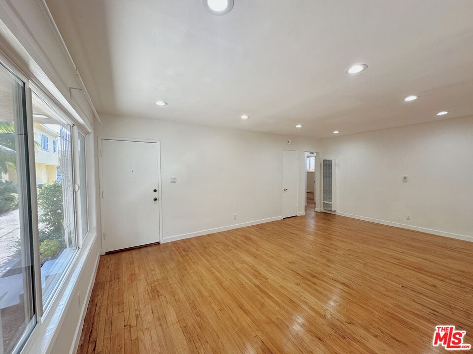 1108 S Sherbourne Dr Unit: 3