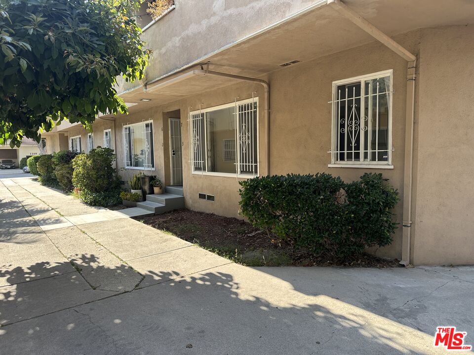 1108 S Sherbourne Dr Unit: 3