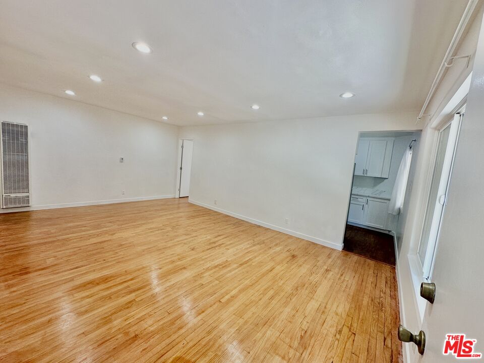 1108 S Sherbourne Dr Unit: 3