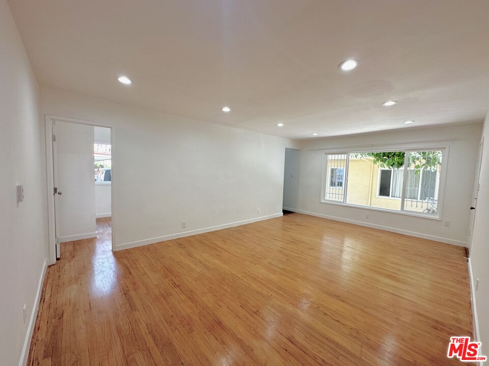 1108 S Sherbourne Dr Unit: 3