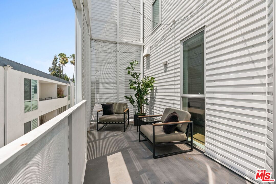 1030 N Kings Rd Unit: 306