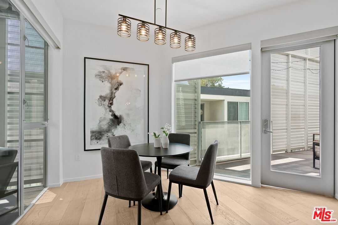 1030 N Kings Rd Unit: 306