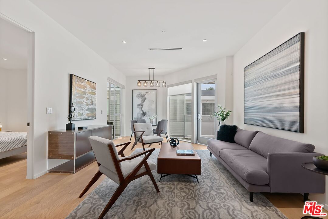 1030 N Kings Rd Unit: 306