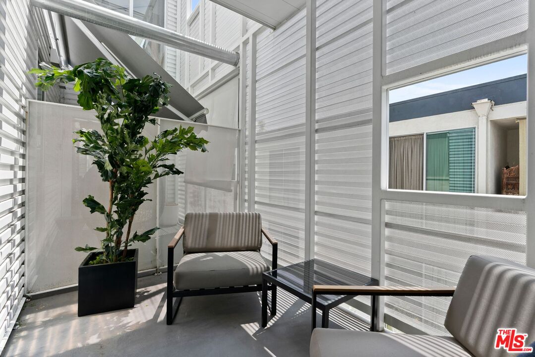 1030 N Kings Rd Unit: 306