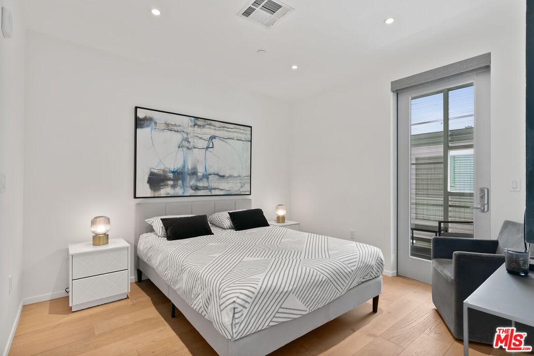 1030 N Kings Rd Unit: 306