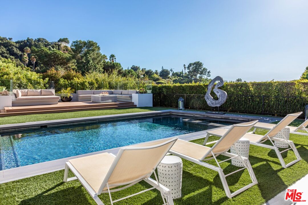 2002 LOMA VISTA DR