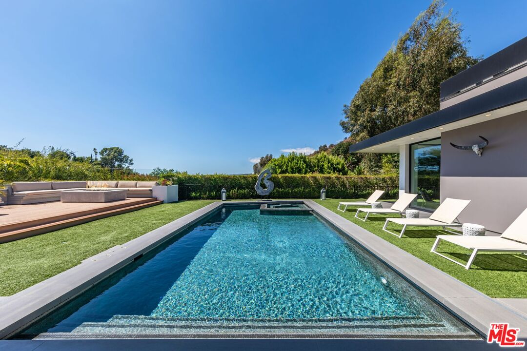 2002 LOMA VISTA DR