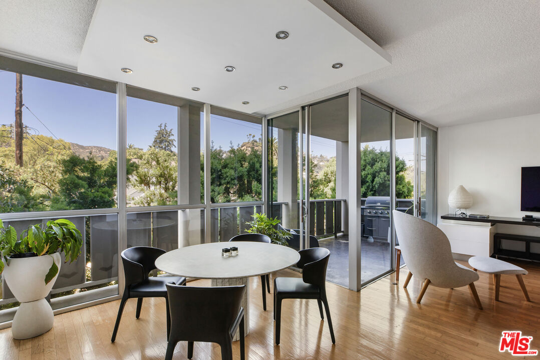 4411 Los Feliz Blvd Unit: 306