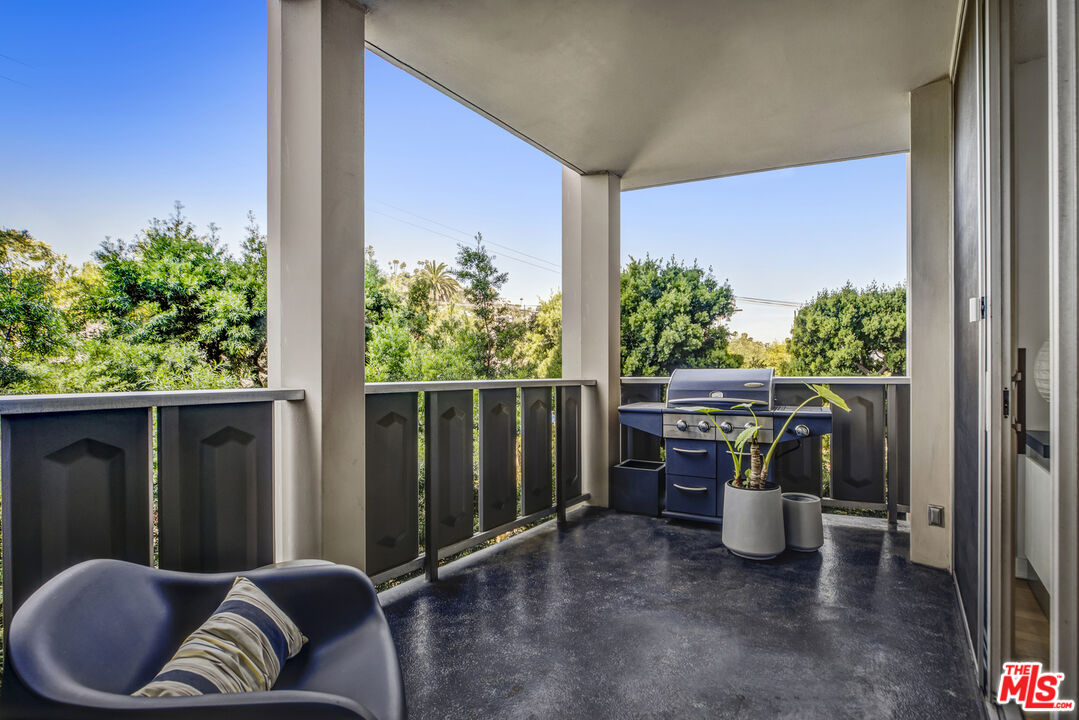 4411 Los Feliz Blvd Unit: 306