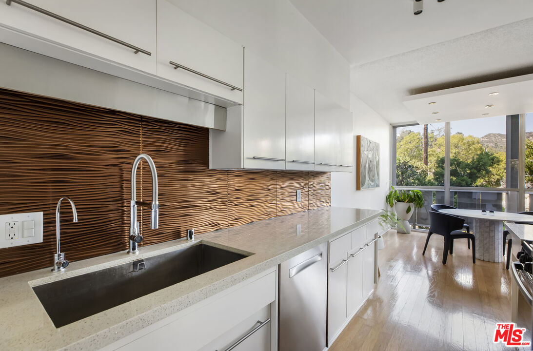 4411 Los Feliz Blvd Unit: 306