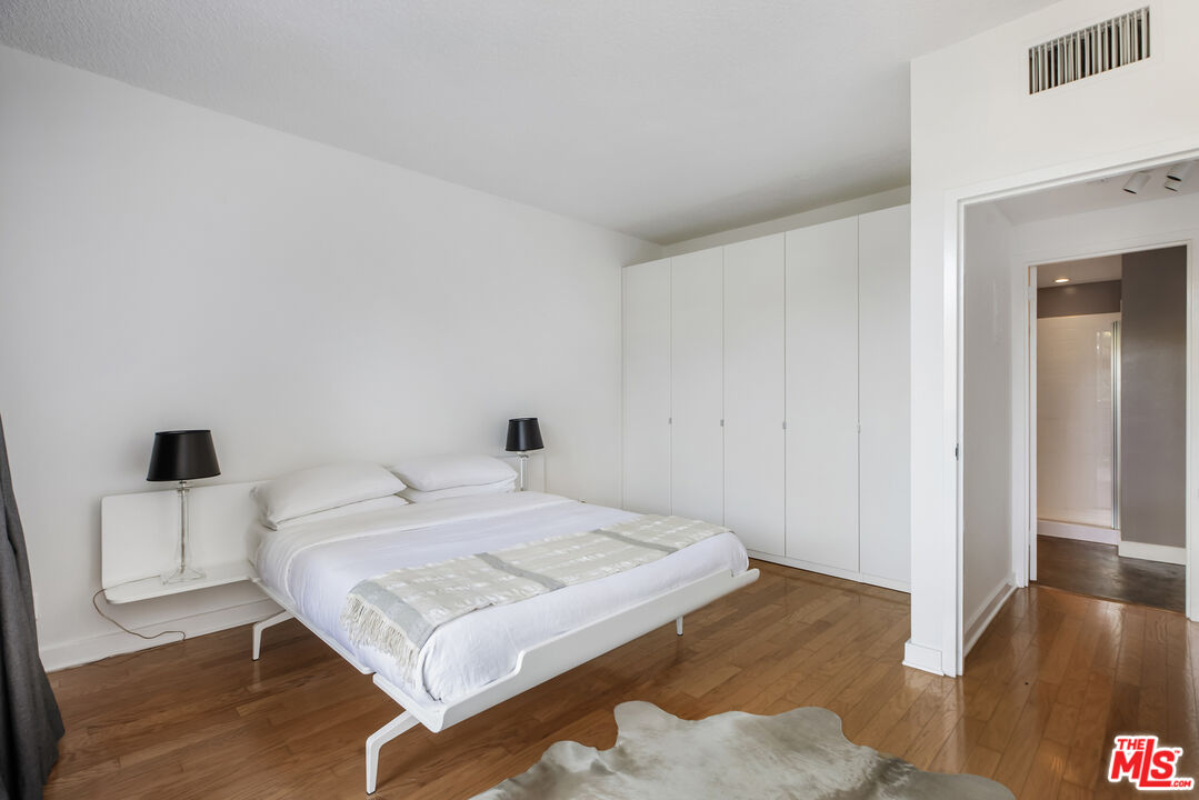 4411 Los Feliz Blvd Unit: 306