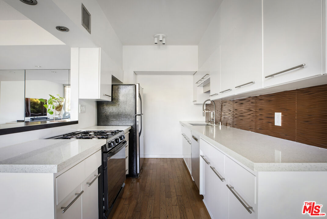 4411 Los Feliz Blvd Unit: 306