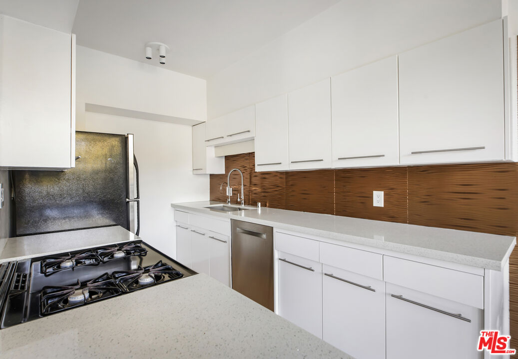 4411 Los Feliz Blvd Unit: 306