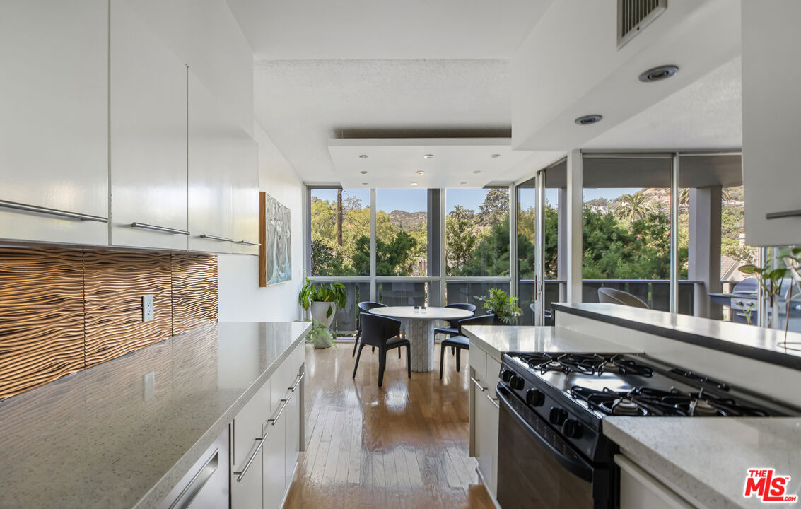 4411 Los Feliz Blvd Unit: 306