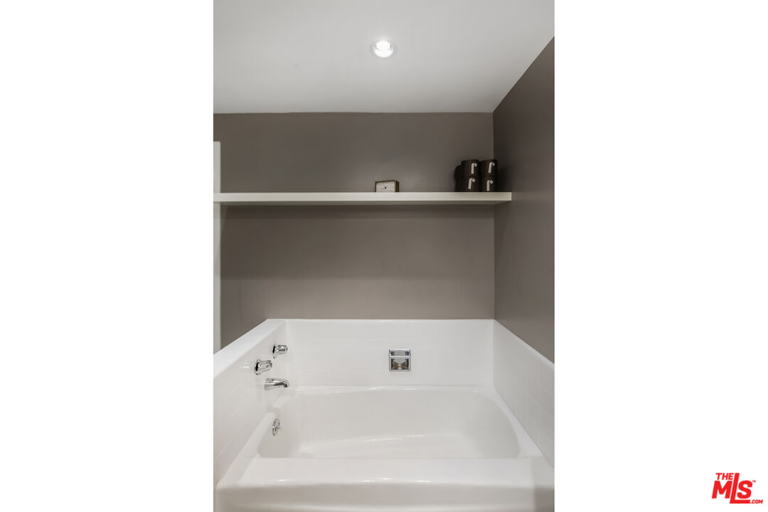 4411 Los Feliz Blvd Unit: 306