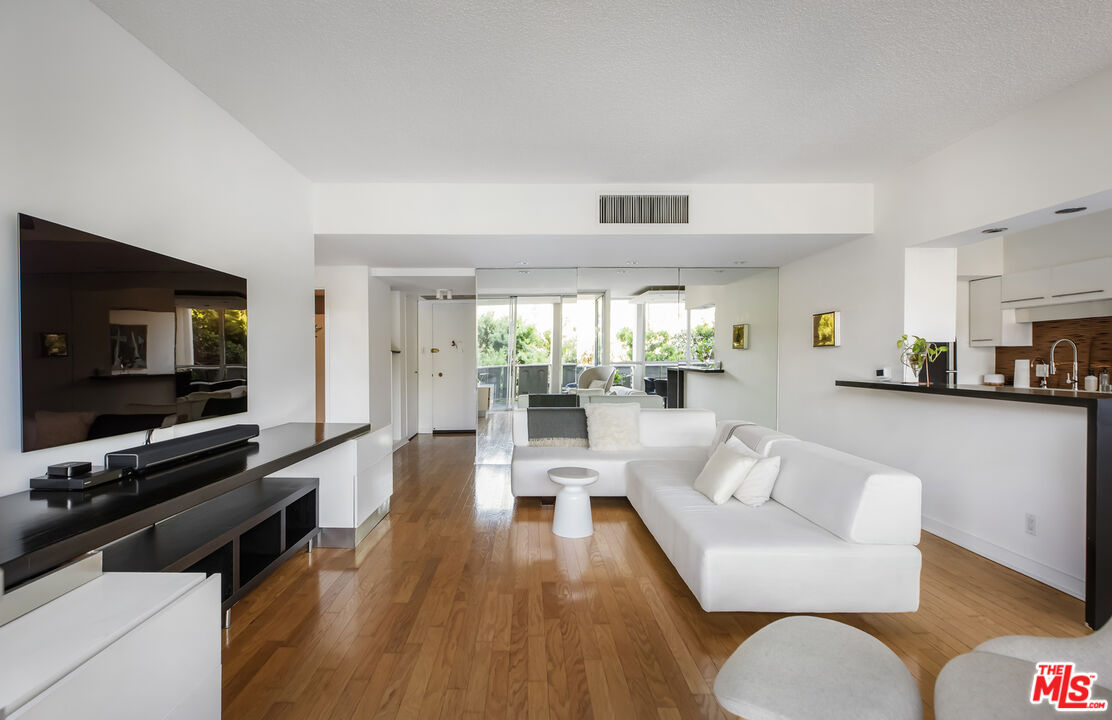 4411 Los Feliz Blvd Unit: 306