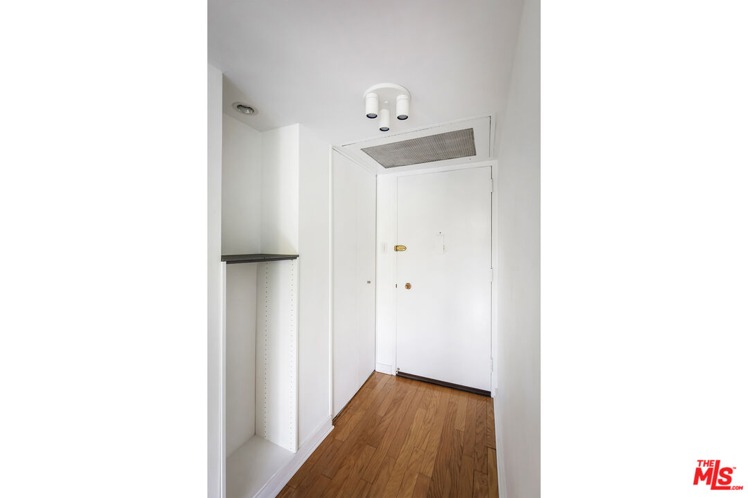 4411 Los Feliz Blvd Unit: 306