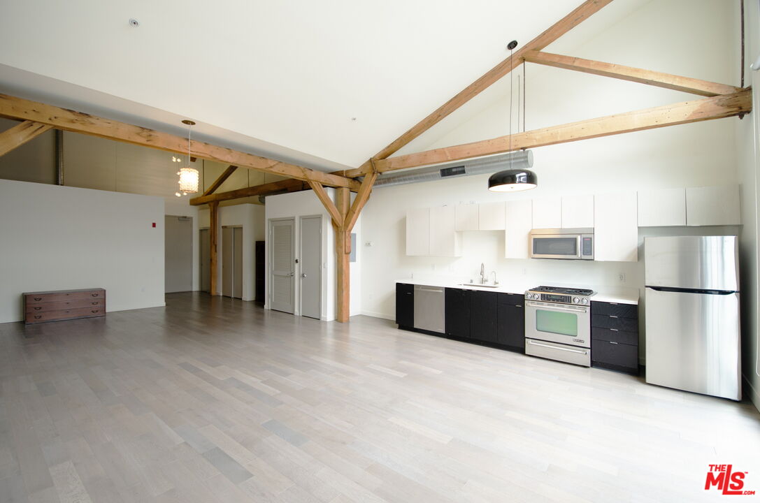 527 Molino St Unit: 217