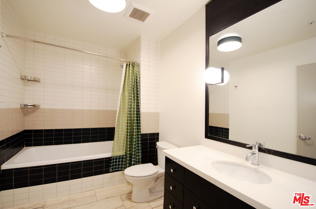 527 Molino St Unit: 217