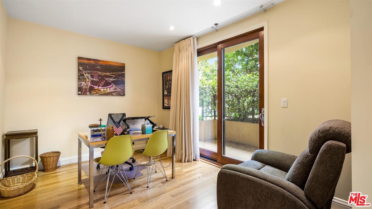 1825 FOX HILLS DR Unit: 101