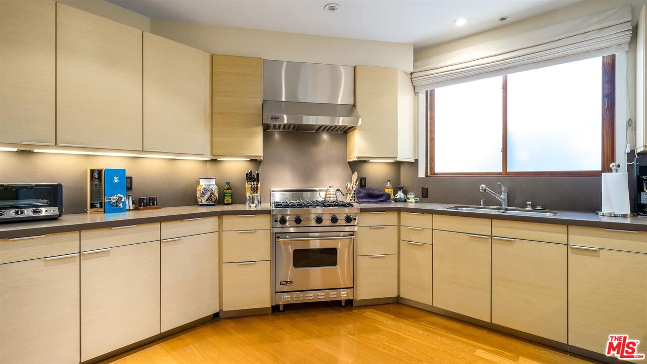 1825 FOX HILLS DR Unit: 101