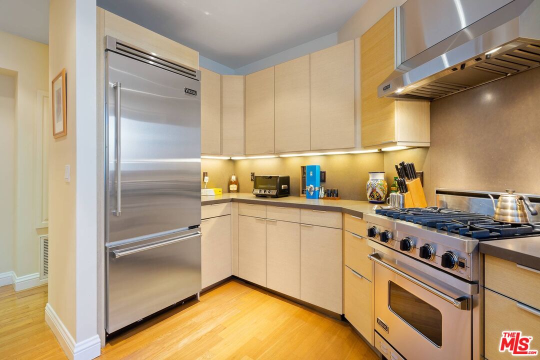 1825 FOX HILLS DR Unit: 101