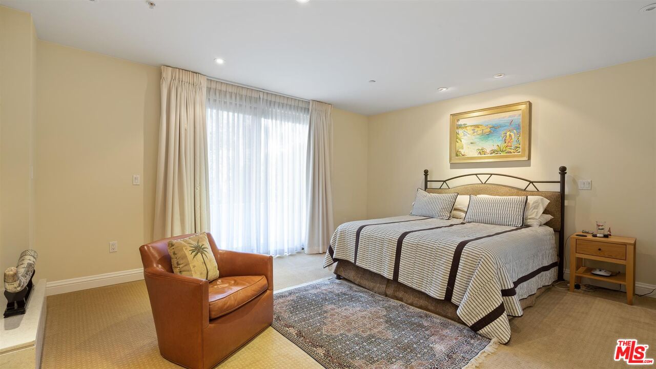 1825 FOX HILLS DR Unit: 101