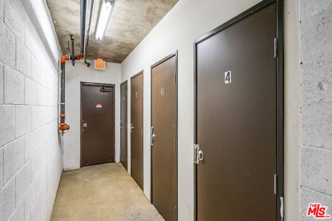 1825 FOX HILLS DR Unit: 101