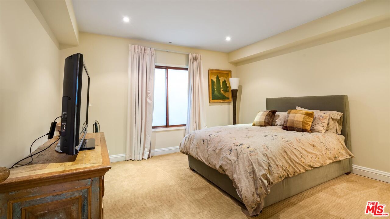 1825 FOX HILLS DR Unit: 101