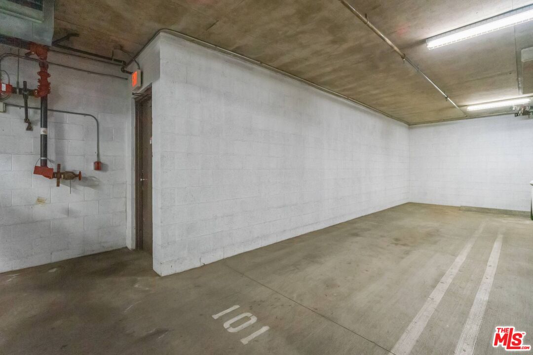 1825 FOX HILLS DR Unit: 101