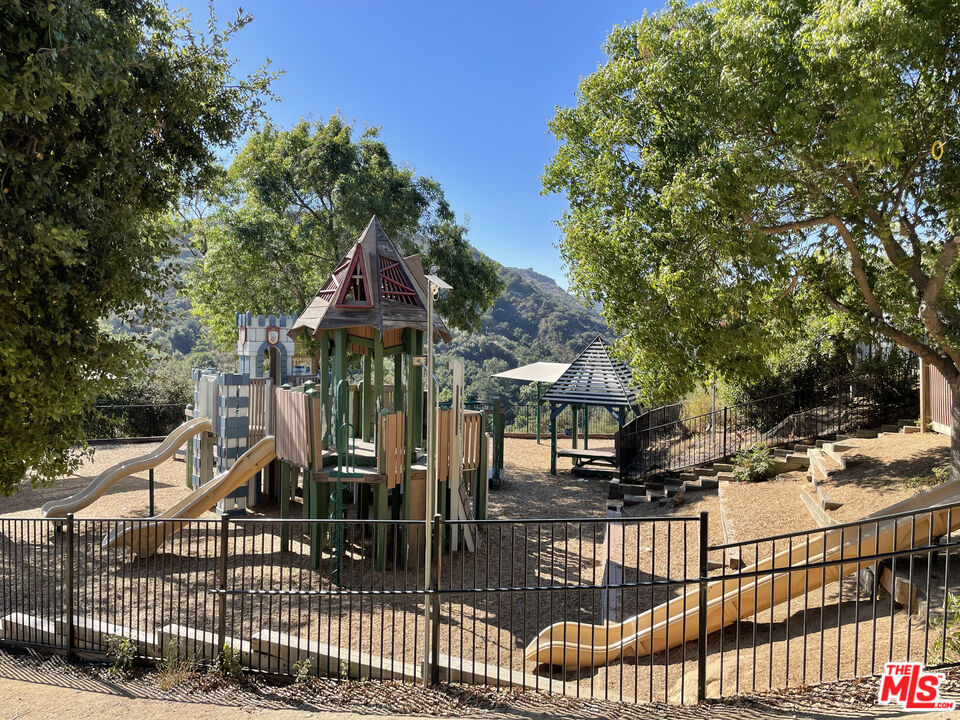 2693 Old Topanga Canyon Rd