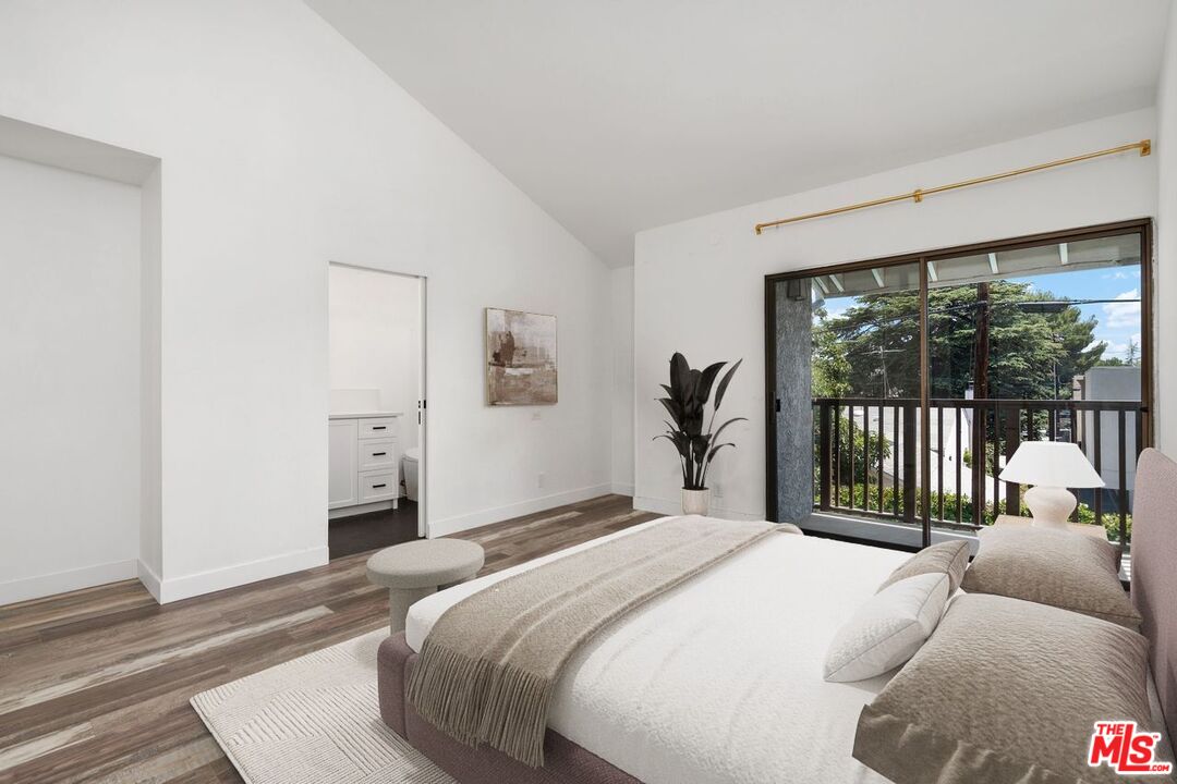 5100 Riverton Ave Unit: 14