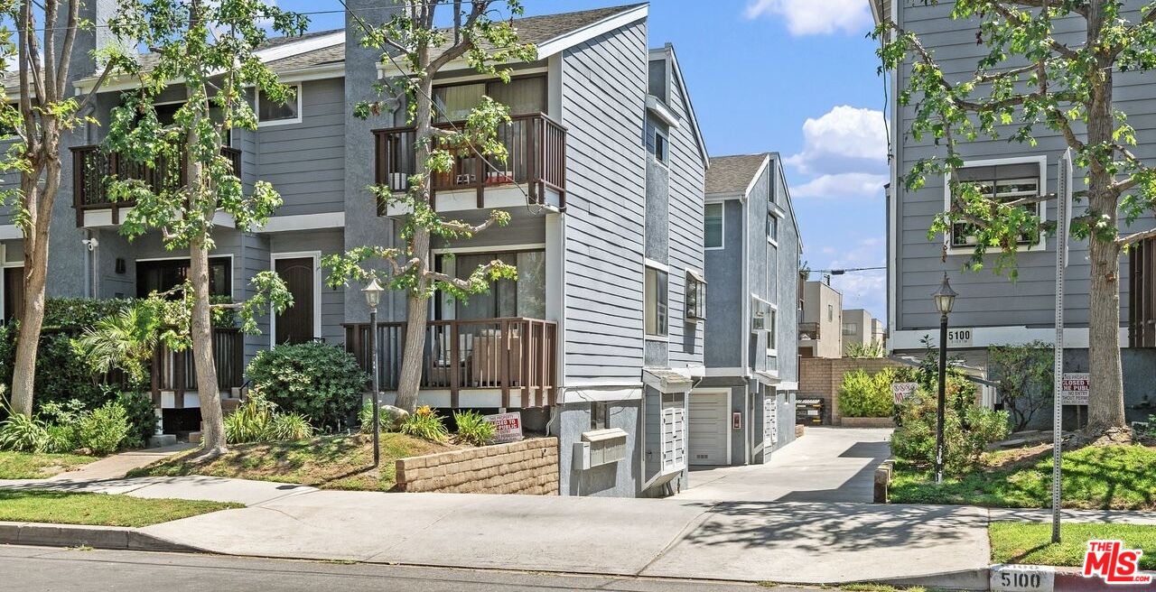 5100 Riverton Ave Unit: 14