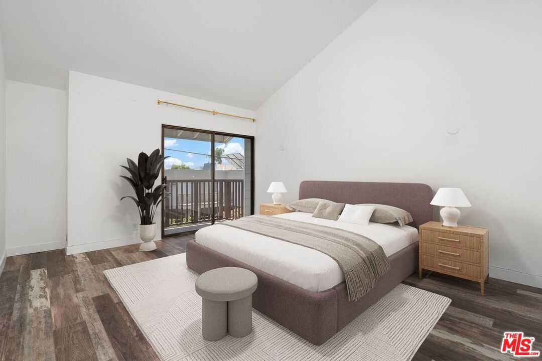 5100 Riverton Ave Unit: 14