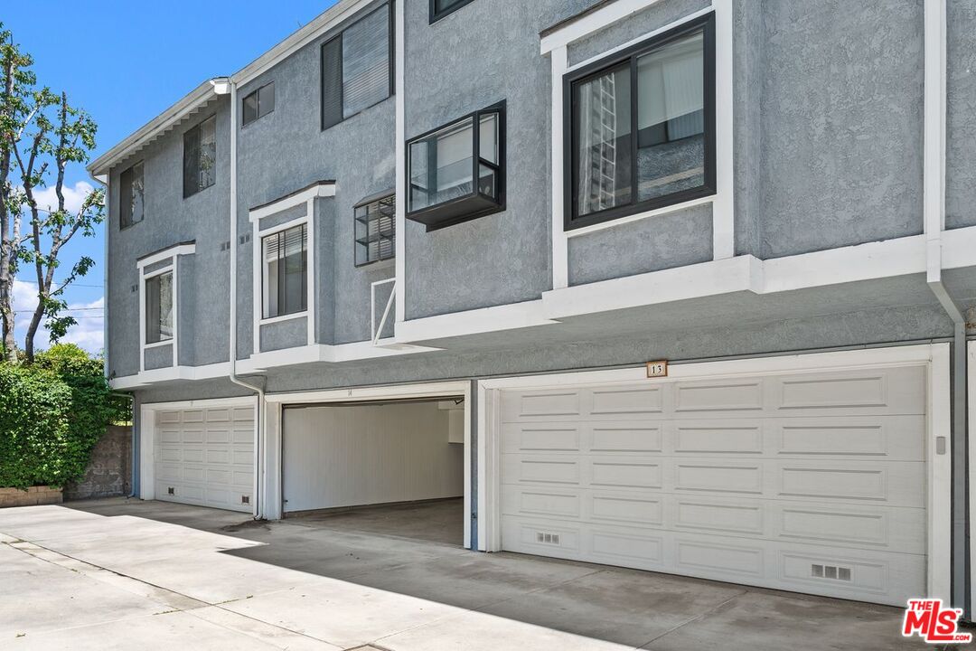 5100 Riverton Ave Unit: 14