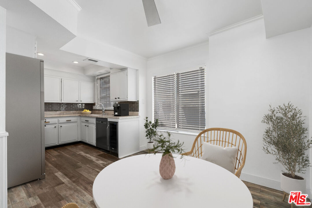 5100 Riverton Ave Unit: 14