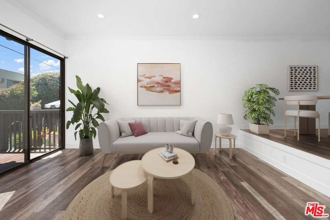 5100 Riverton Ave Unit: 14